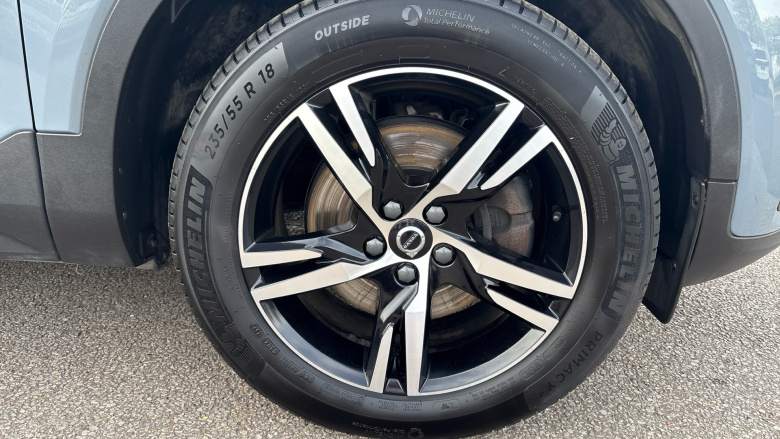 Volvo XC40 2.0 B3P Plus Dark 5dr Auto Petrol Estate